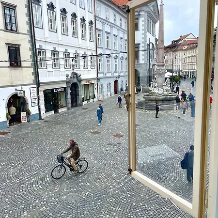 Khan 2 * Ljubljana