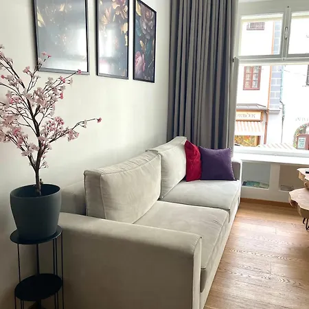 Khan 2 Apartman *